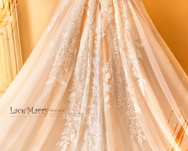 ZOEY / Glorious Wide Cut Wedding Dress with Long Train and Sleeves