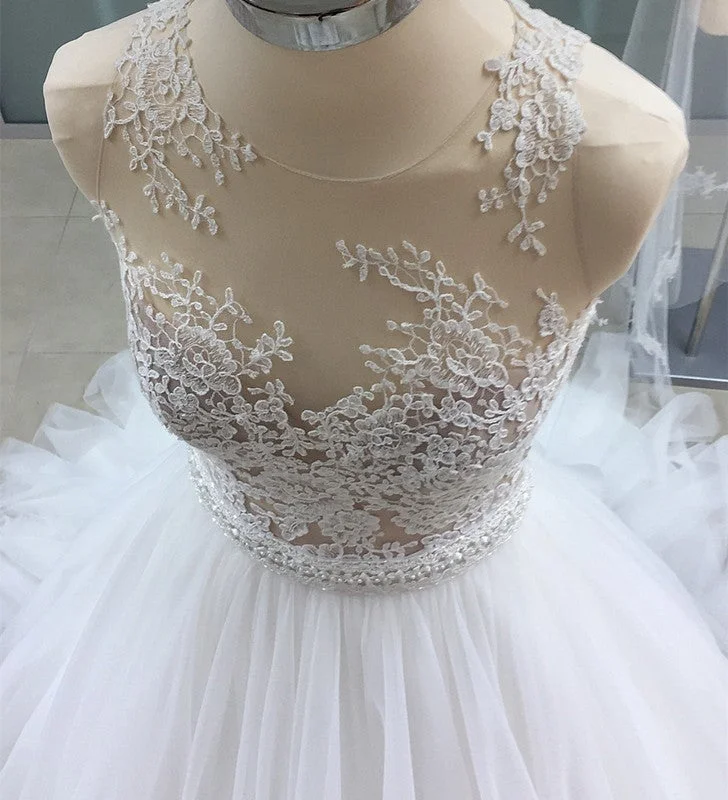 Glamour Lace Appliques Scoop Neckline Tulle Ball Gowns Wedding Dresses