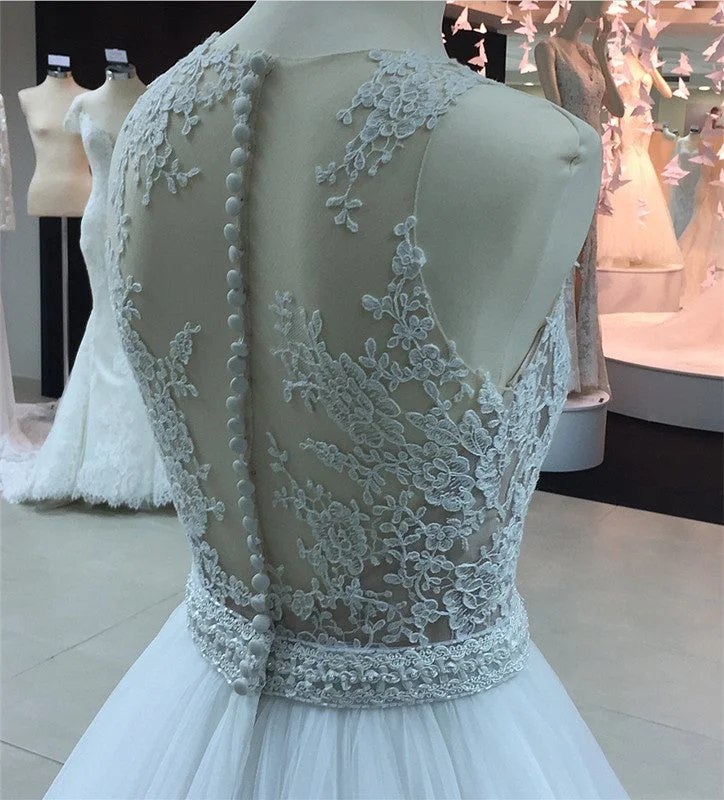 Glamour Lace Appliques Scoop Neckline Tulle Ball Gowns Wedding Dresses